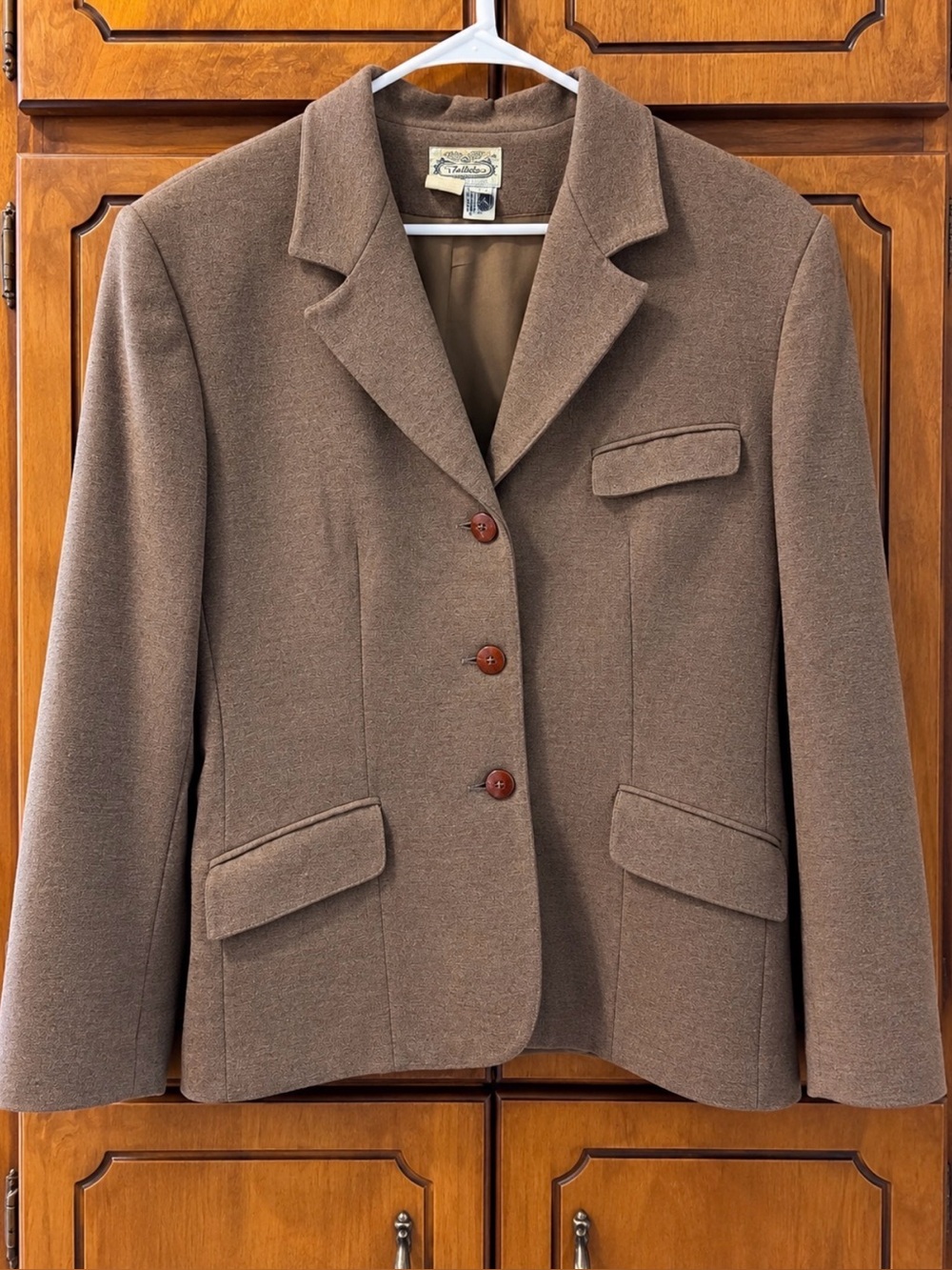 TVintage Wool Blend Brown Blazer
Jacket - Size 14